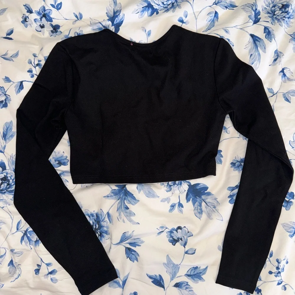 Edikted Patricia Open-Ring Top Long Sleeve Top S NWOT - Picture 4 of 5